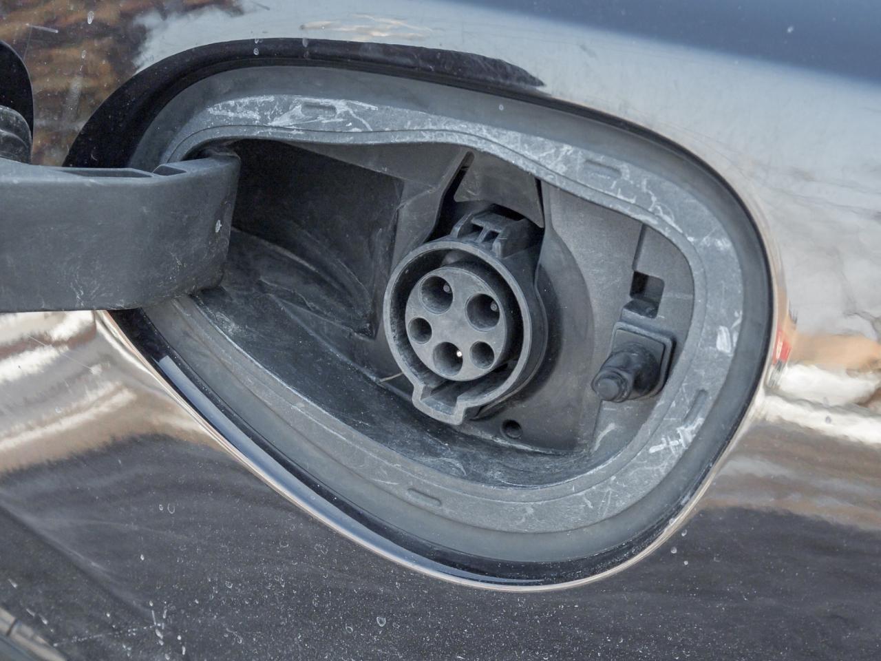 2017 Chrysler Pacifica Platinum Hybrid, Nav, Pano Sunroof Photo