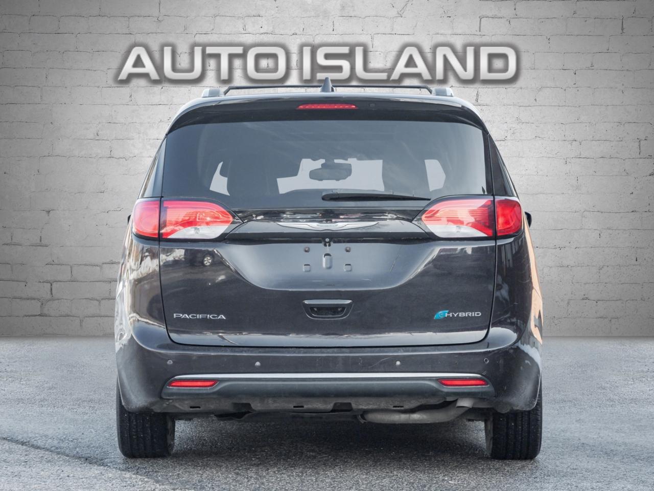 2017 Chrysler Pacifica Platinum Hybrid, Nav, Pano Sunroof Photo