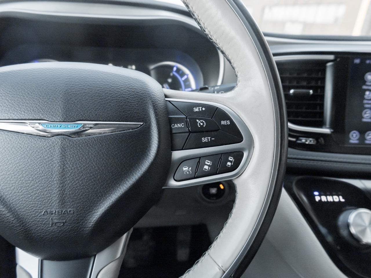 2017 Chrysler Pacifica Platinum Hybrid, Nav, Pano Sunroof Photo