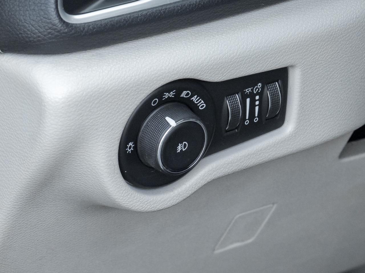 2017 Chrysler Pacifica Platinum Hybrid, Nav, Pano Sunroof Photo