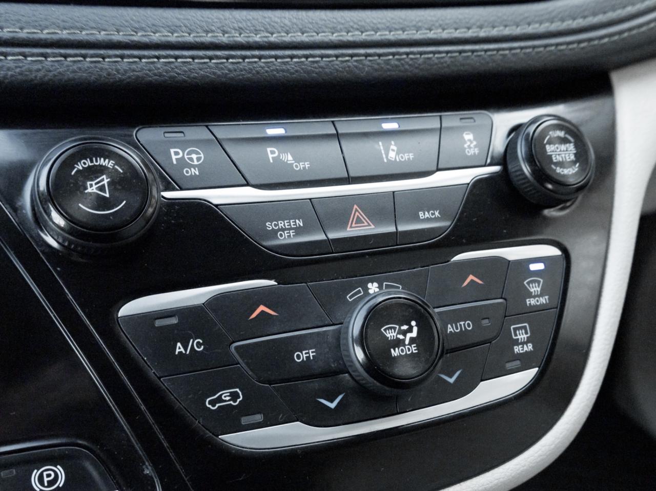 2017 Chrysler Pacifica Platinum Hybrid, Nav, Pano Sunroof Photo