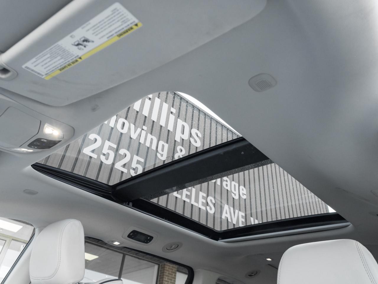 2017 Chrysler Pacifica Platinum Hybrid, Nav, Pano Sunroof Photo