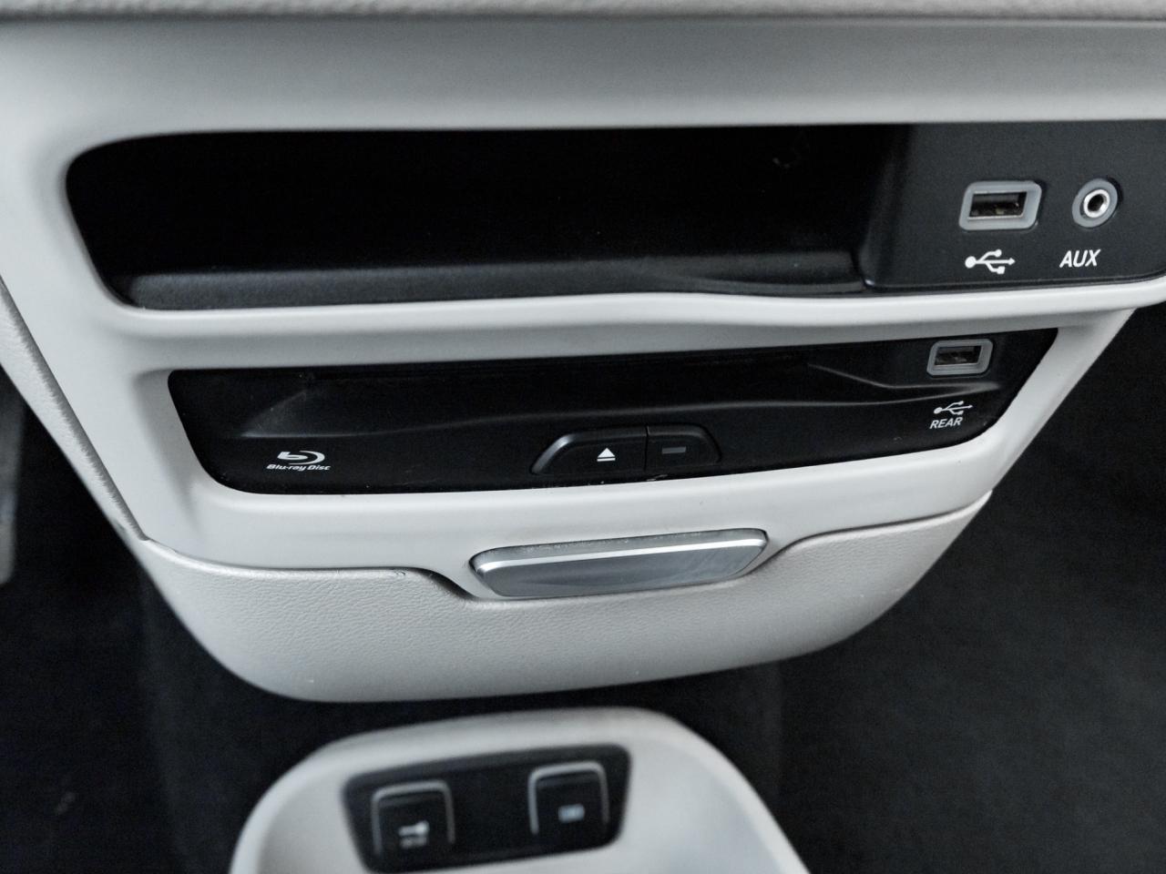 2017 Chrysler Pacifica Platinum Hybrid, Nav, Pano Sunroof Photo