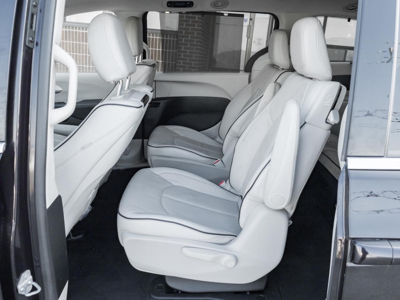 2017 Chrysler Pacifica Platinum Hybrid, Nav, Pano Sunroof Photo