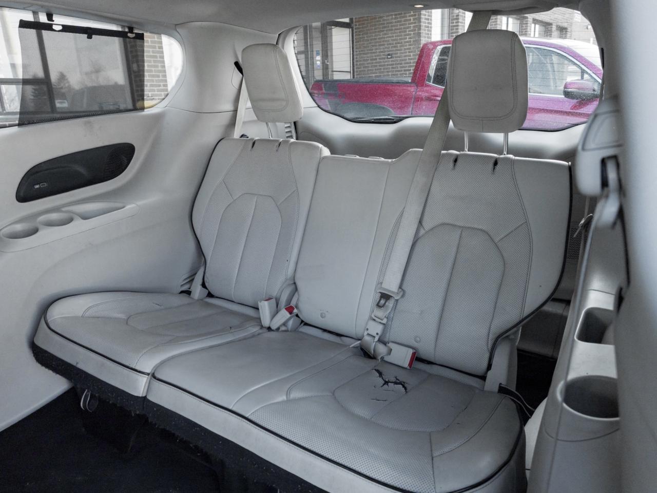 2017 Chrysler Pacifica Platinum Hybrid, Nav, Pano Sunroof Photo