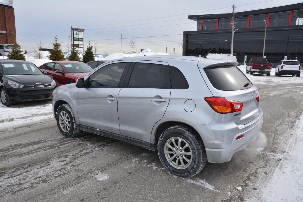 2011 Mitsubishi RVR ES Photo