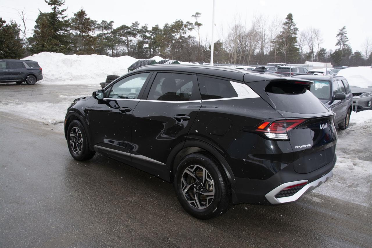 2023 Kia Sportage LX Photo2