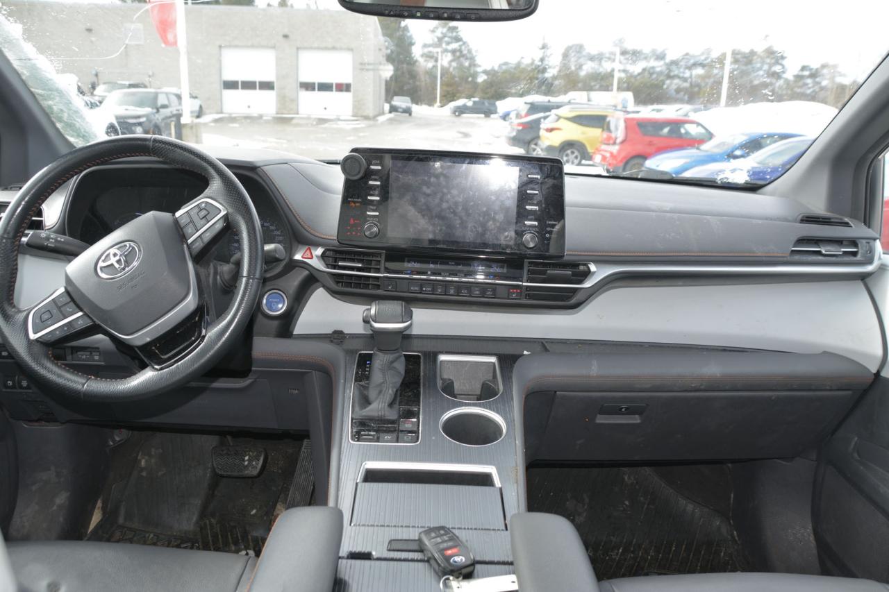 2021 Toyota Sienna 7 PASSENGER Photo