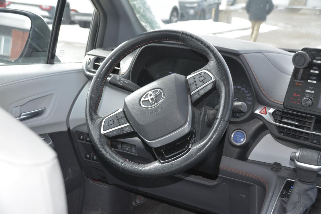 2021 Toyota Sienna 7 PASSENGER Photo