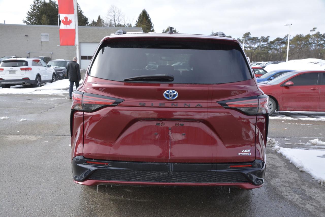 2021 Toyota Sienna 7 PASSENGER Photo
