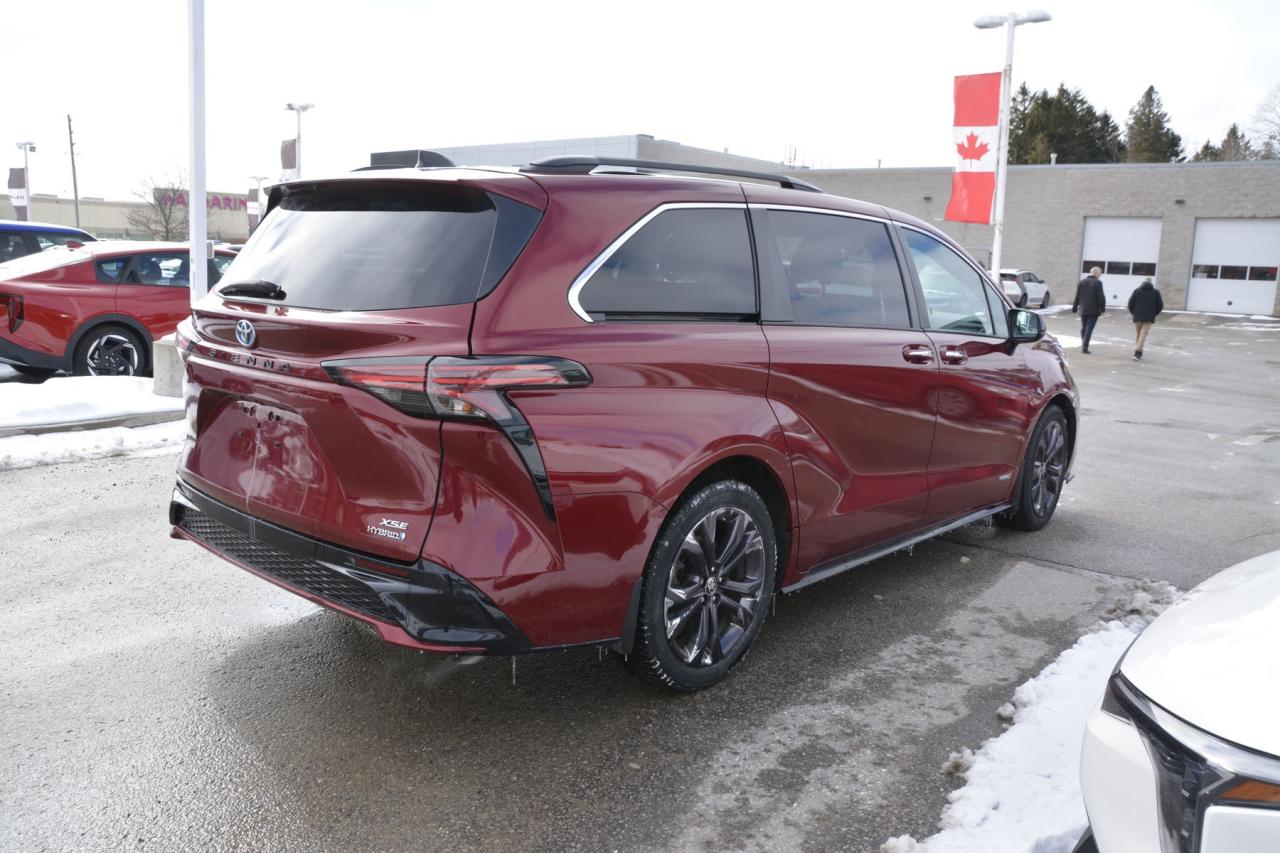 2021 Toyota Sienna 7 PASSENGER Photo
