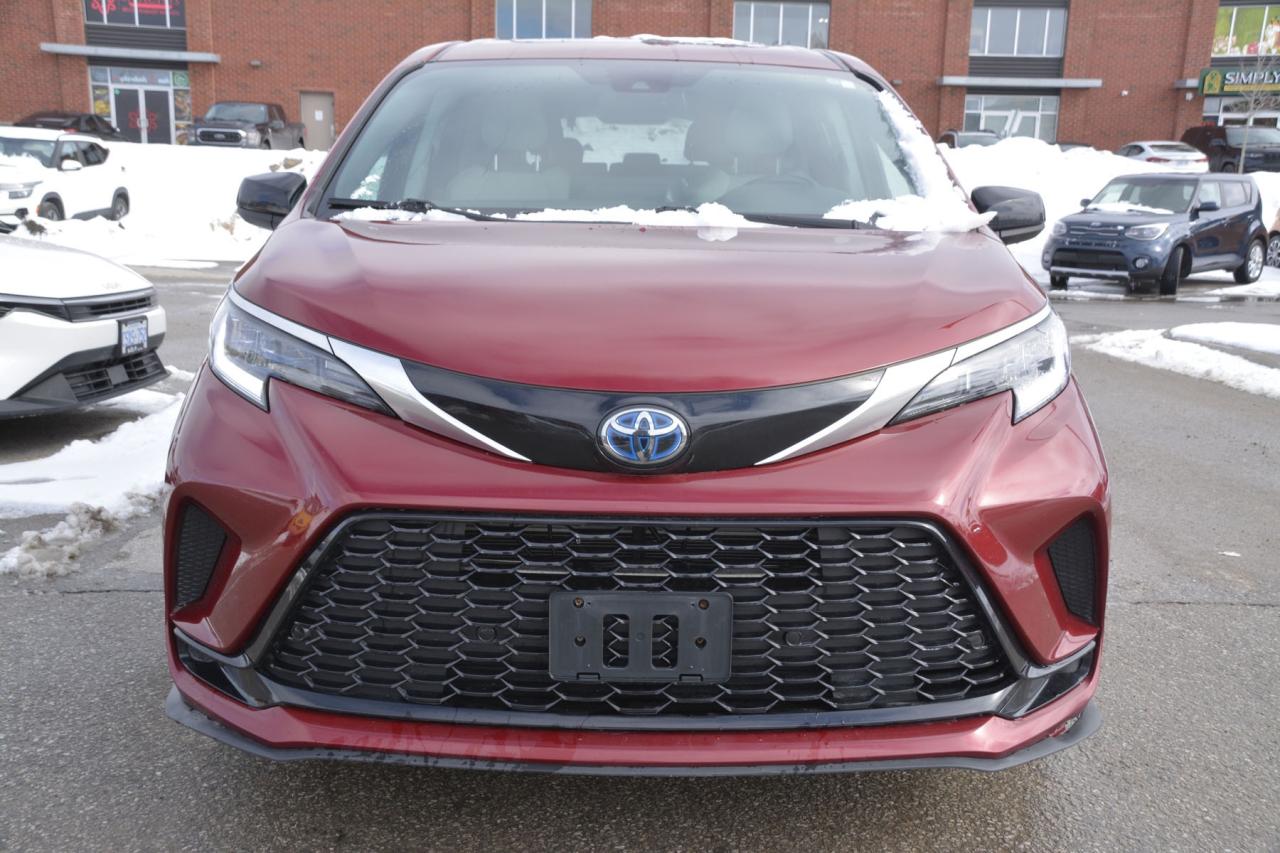 2021 Toyota Sienna 7 PASSENGER Photo