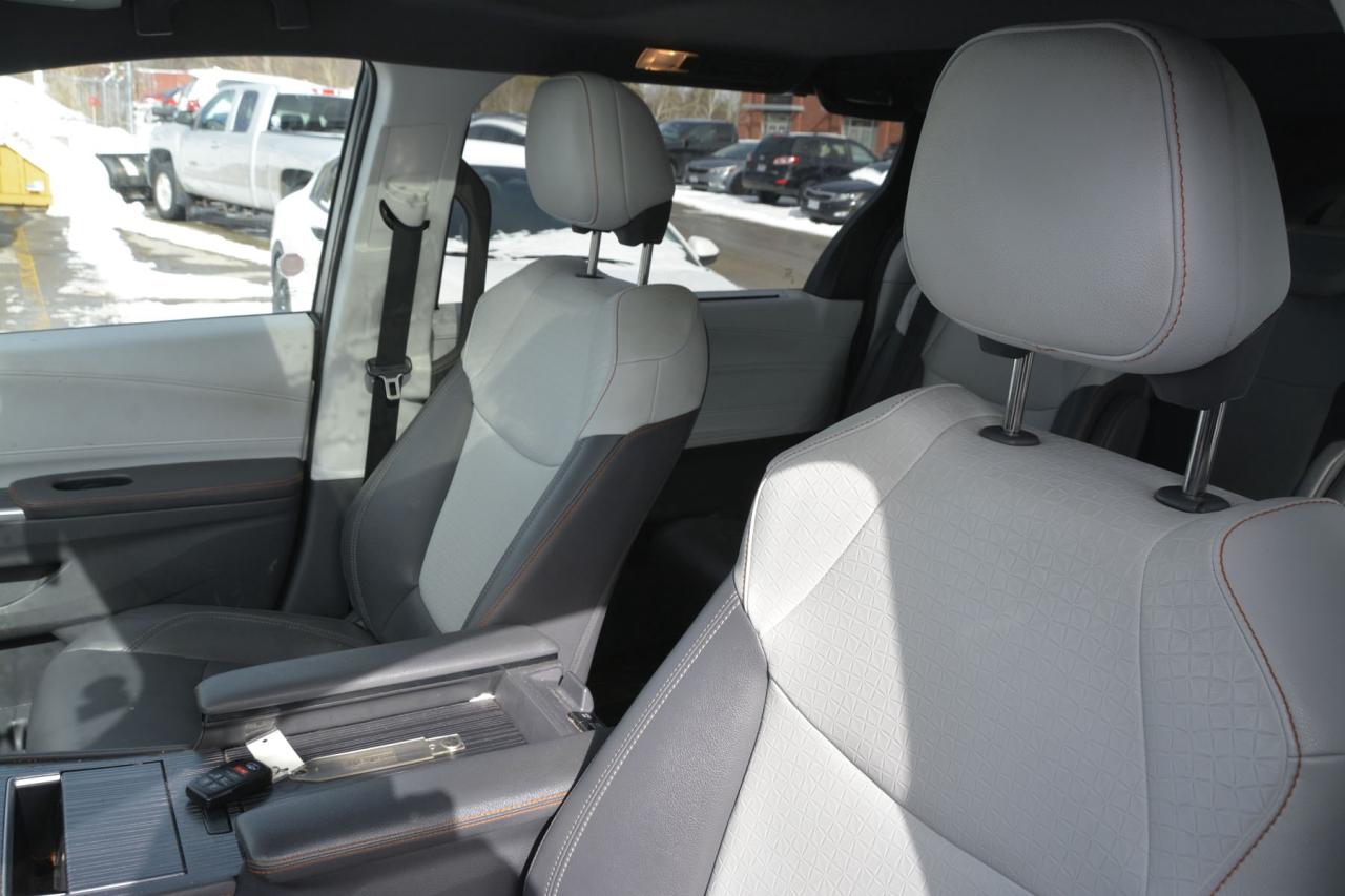 2021 Toyota Sienna 7 PASSENGER Photo