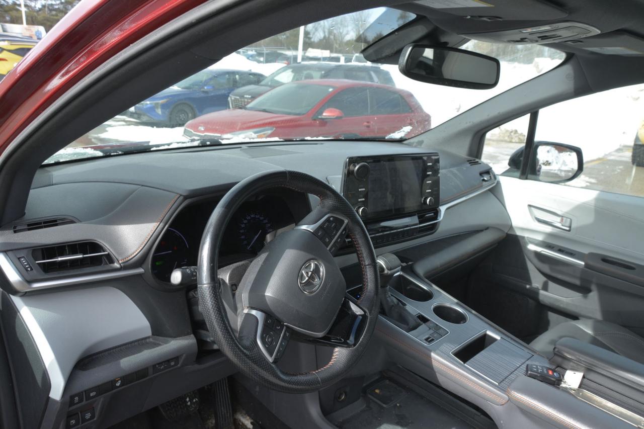 2021 Toyota Sienna 7 PASSENGER Photo
