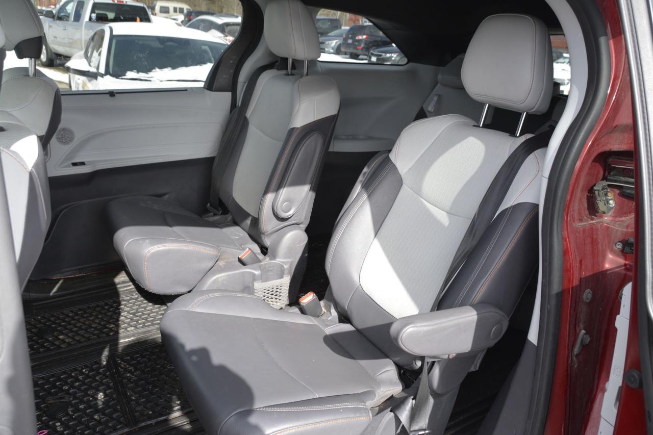 2021 Toyota Sienna 7 PASSENGER Photo