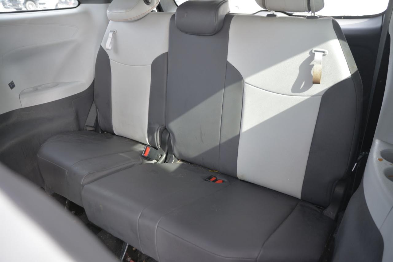 2021 Toyota Sienna 7 PASSENGER Photo