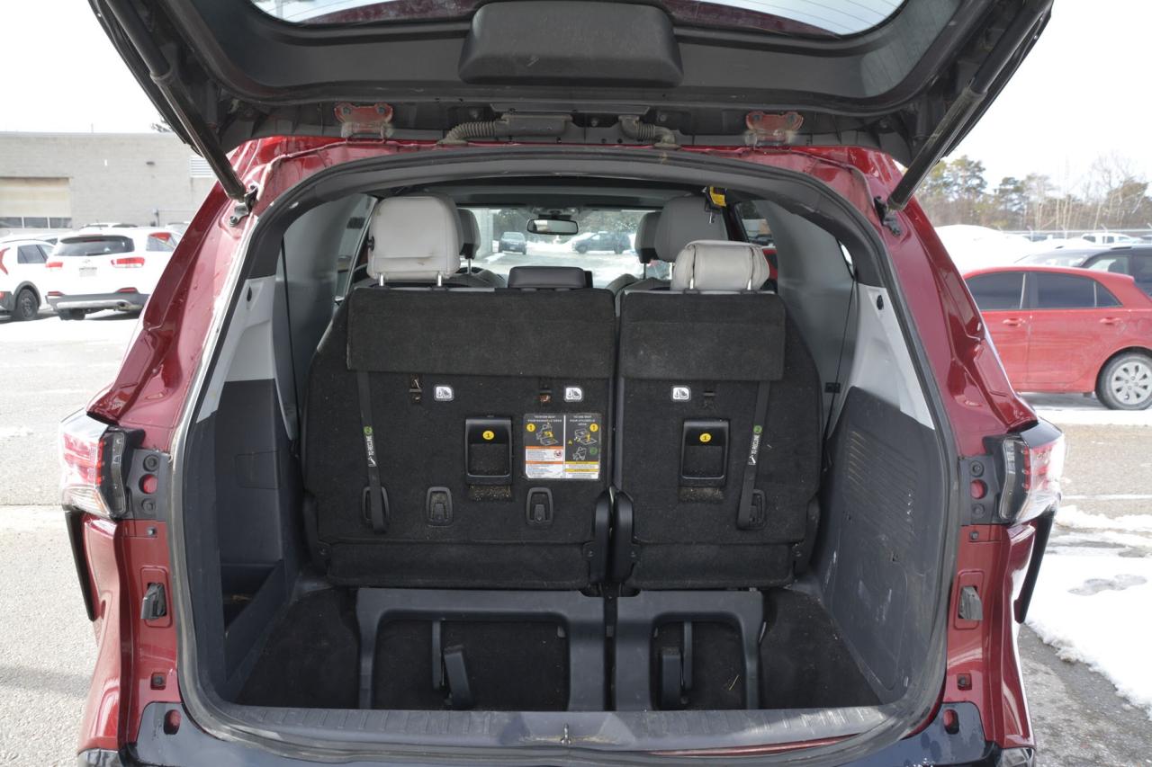2021 Toyota Sienna 7 PASSENGER Photo