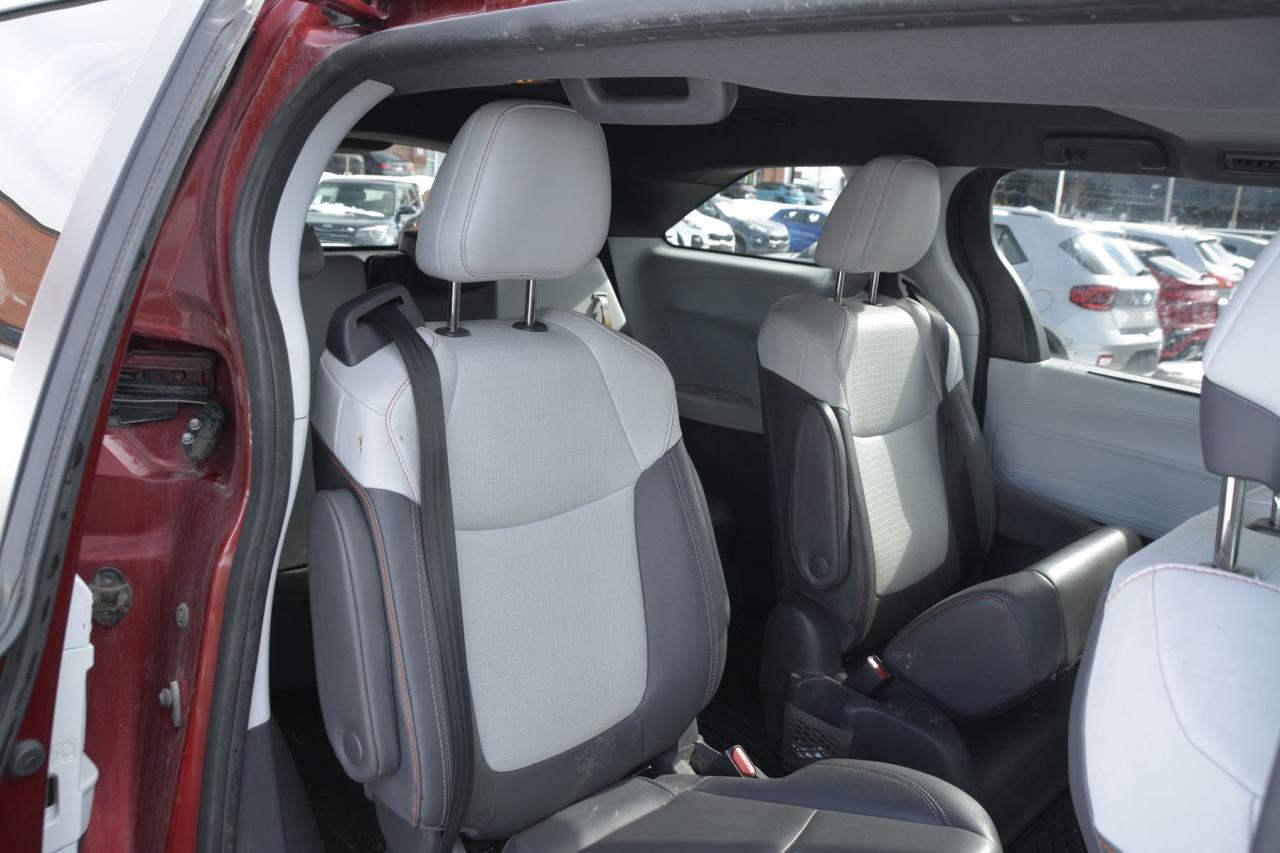 2021 Toyota Sienna 7 PASSENGER Photo