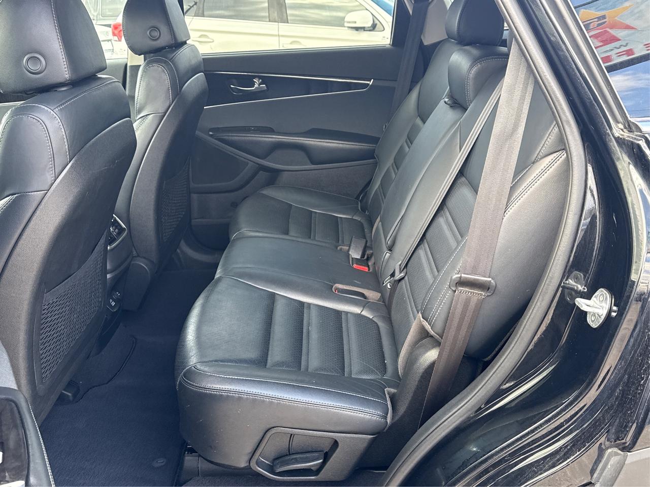 2018 Kia Sorento LEATHER SUNROOF HEATED SEATS WE FINANCE ALL CREDIT Photo