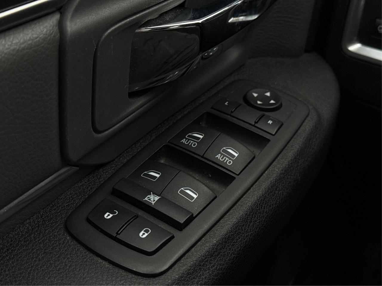 2023 RAM 1500 Classic SLT 4x4 Crew Cab 5'7  BX MINT WE FINANC ALL CREDIT Photo