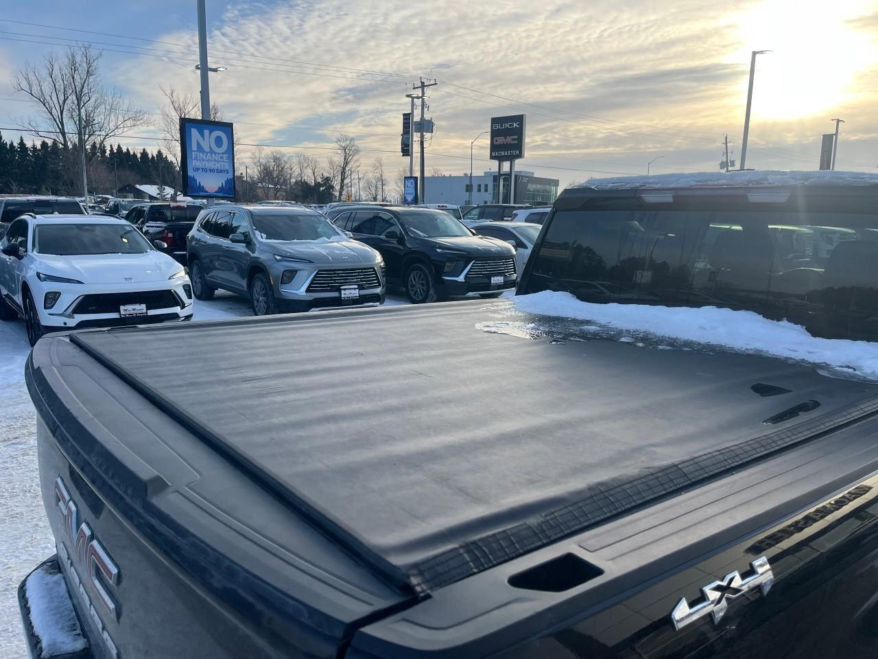 2023 GMC Sierra 1500 SLESLE, 5.3L V8, 4X4, CLOTH, ALLOYS, 1-OWNER, CERT Photo