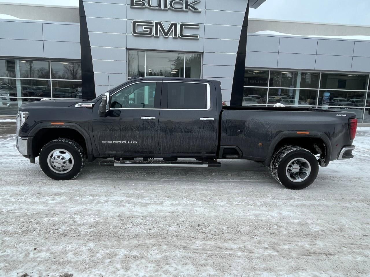2024 GMC Sierra 3500HD SLTSLT, 6.6L V8 DIESEL, 4X4, LEATHER, ALLOYS, 1-OW Photo