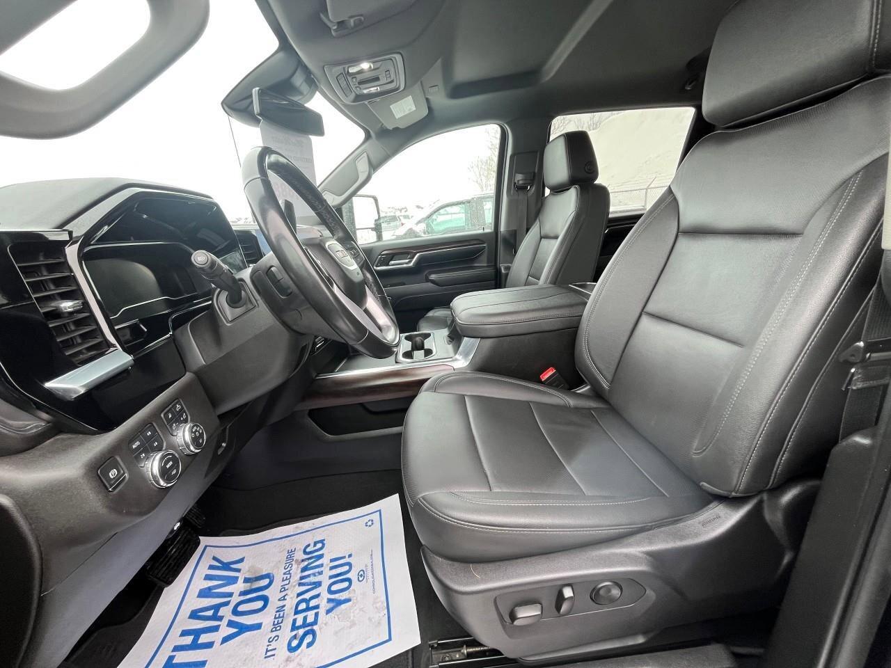 2024 GMC Sierra 3500HD SLTSLT, 6.6L V8 DIESEL, 4X4, LEATHER, ALLOYS, 1-OW Photo