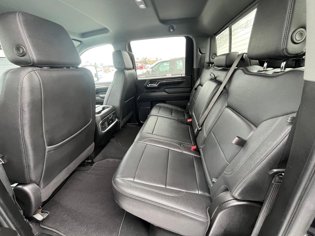 2024 GMC Sierra 3500HD SLTSLT, 6.6L V8 DIESEL, 4X4, LEATHER, ALLOYS, 1-OW Photo