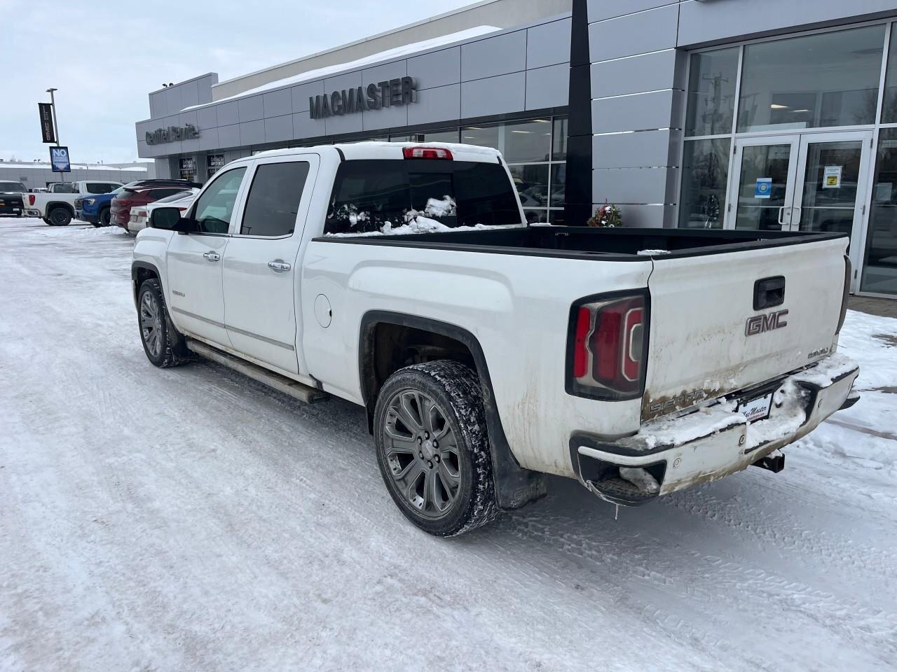2018 GMC Sierra 1500 DenaliDENALI, 6.2L V8, 4X4, ALLOYS, LEATHER, CERTI Photo