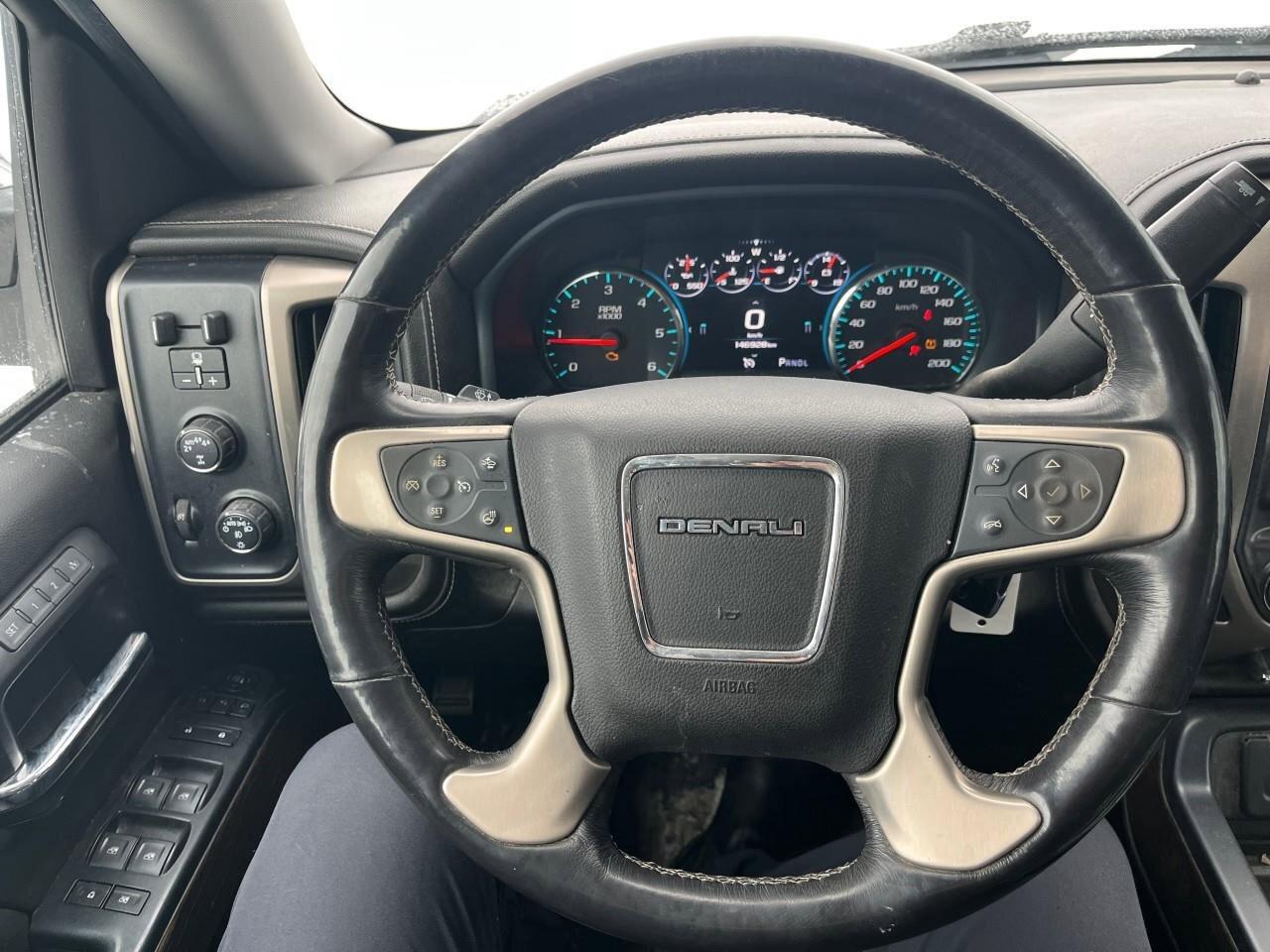 2018 GMC Sierra 1500 DenaliDENALI, 6.2L V8, 4X4, ALLOYS, LEATHER, CERTI Photo