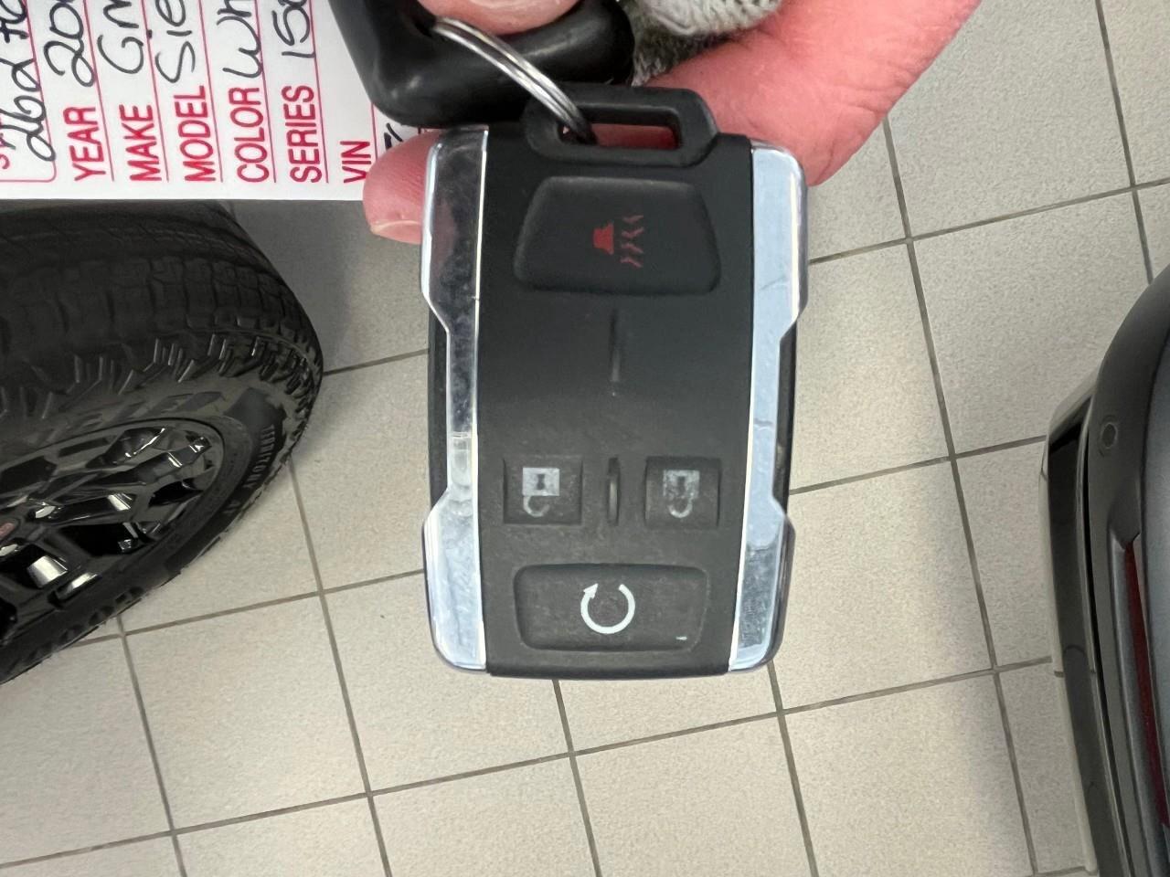 2018 GMC Sierra 1500 DenaliDENALI, 6.2L V8, 4X4, ALLOYS, LEATHER, CERTI Photo