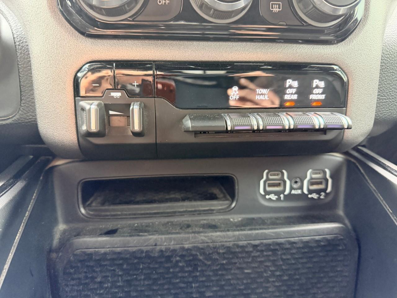 2020 RAM 1500 Big HornBIG HORN, 5.3L HEMI V8, 4X4, LEATHER, ALLO Photo