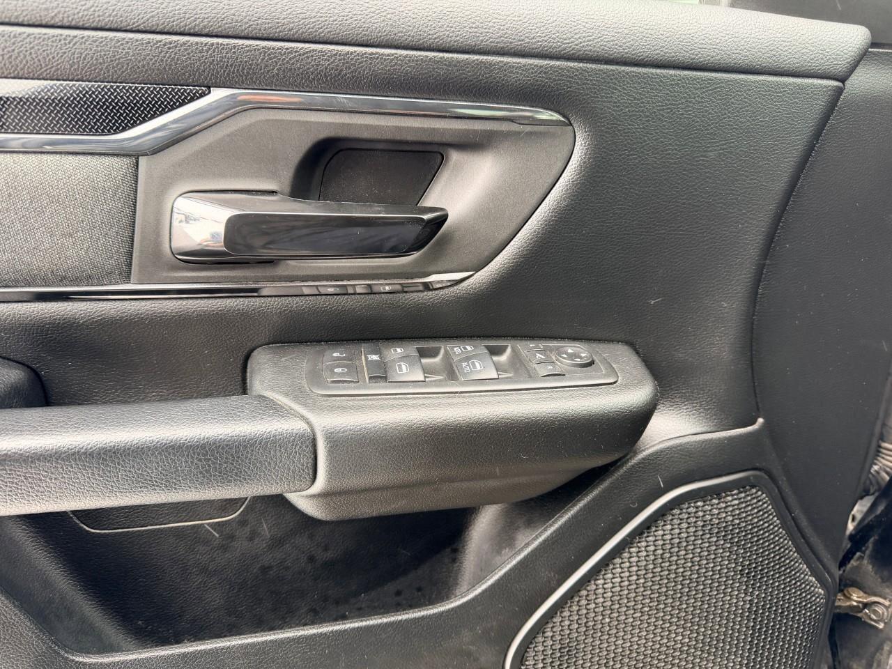 2020 RAM 1500 Big HornBIG HORN, 5.3L HEMI V8, 4X4, LEATHER, ALLO Photo