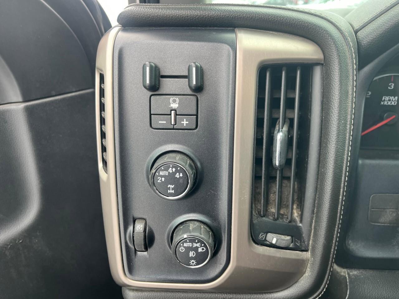 2016 GMC Sierra 1500 DenaliDENALI, 6.2L V8, 4X4, ALLOYS, LEATHER, AS-TR Photo