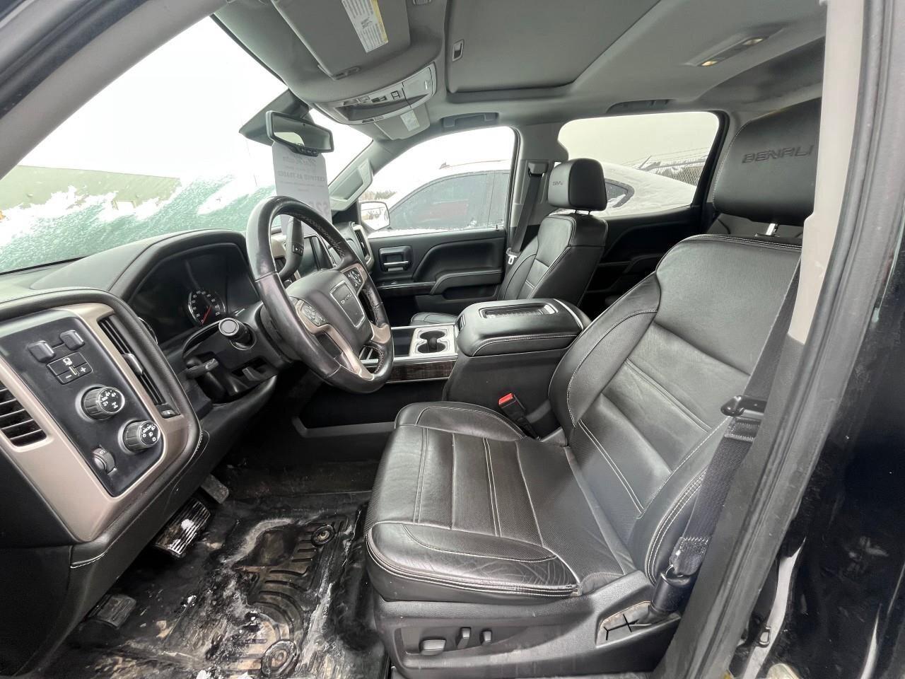 2016 GMC Sierra 1500 DenaliDENALI, 6.2L V8, 4X4, ALLOYS, LEATHER, AS-TR Photo