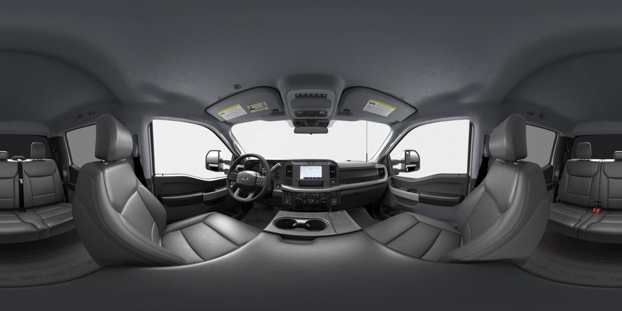 2026 Ford F-350 Super Duty DRW XLT Photo