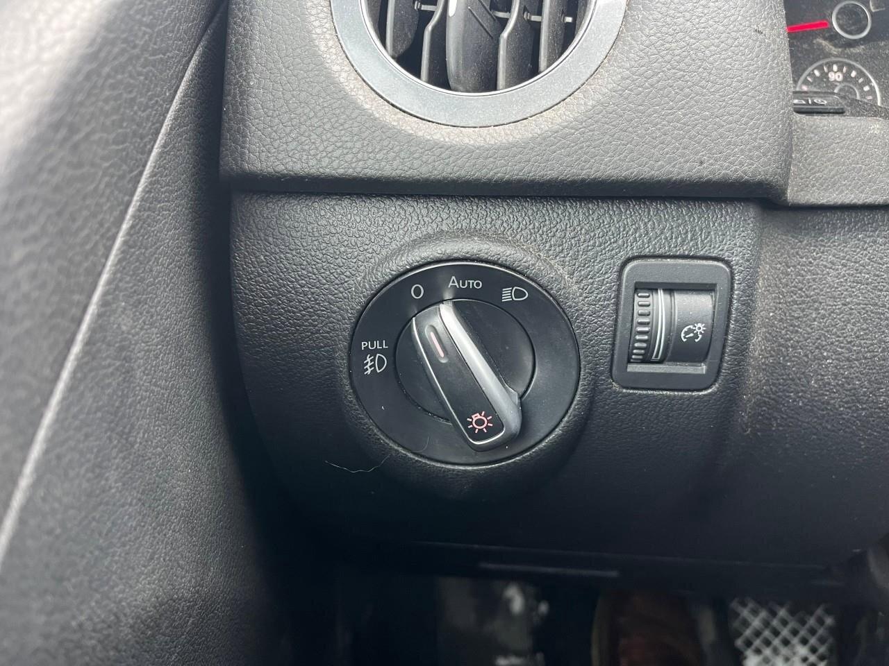 2016 Volkswagen Tiguan ComfortlineCOMFORTLINE, 2.0L TSI 4-CYLINDER, AWD, Photo