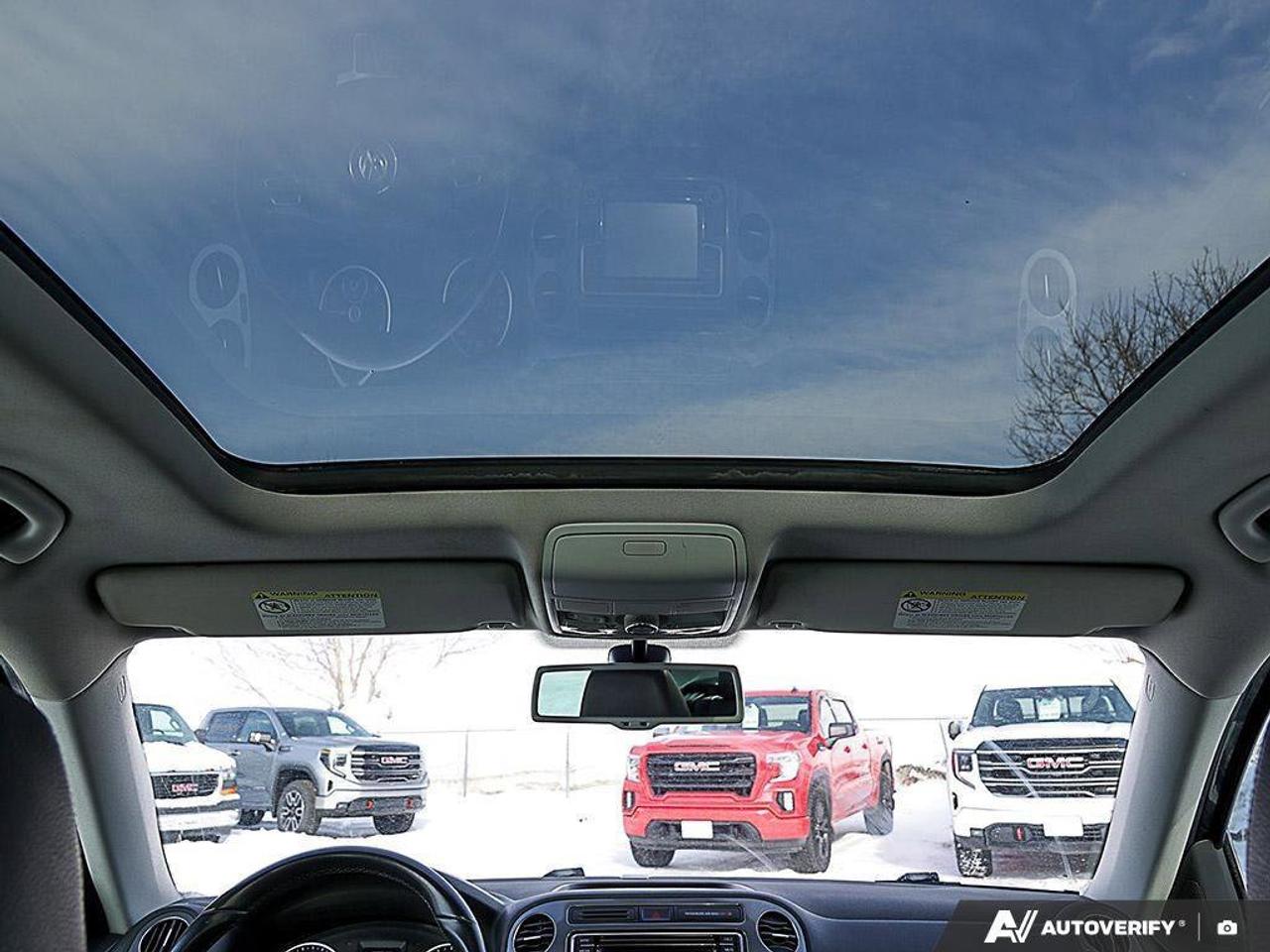 2016 Volkswagen Tiguan ComfortlineCOMFORTLINE, 2.0L TSI 4-CYLINDER, AWD, Photo