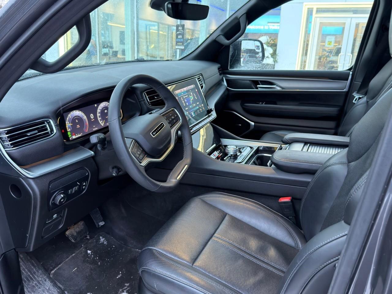 2024 Jeep Wagoneer Series II CarbidePANORAMIC SUNROOF, NAVIGATION, AP Photo