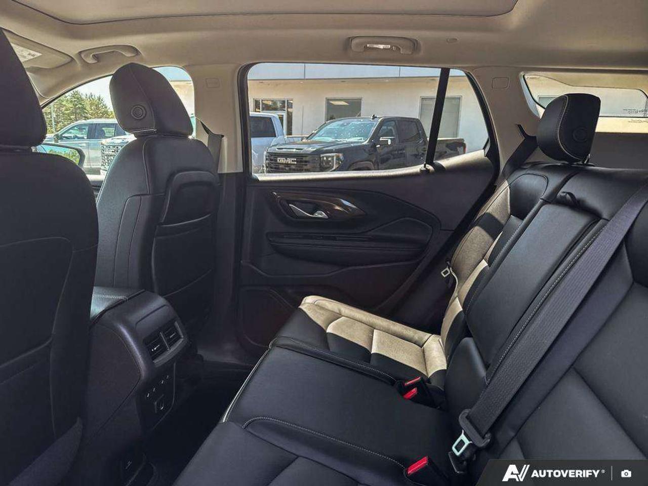 2020 GMC Terrain PANORAMIC SUNROOF. WIRELESS CHARGING. DENALI PRO GRADE PKG. CERTIFIED. Photo