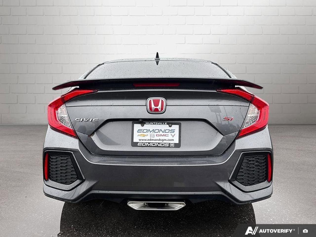 2018 Honda Civic Sedan SiWinter Tires on Steel Rims   Heated Seats   Manu Photo3