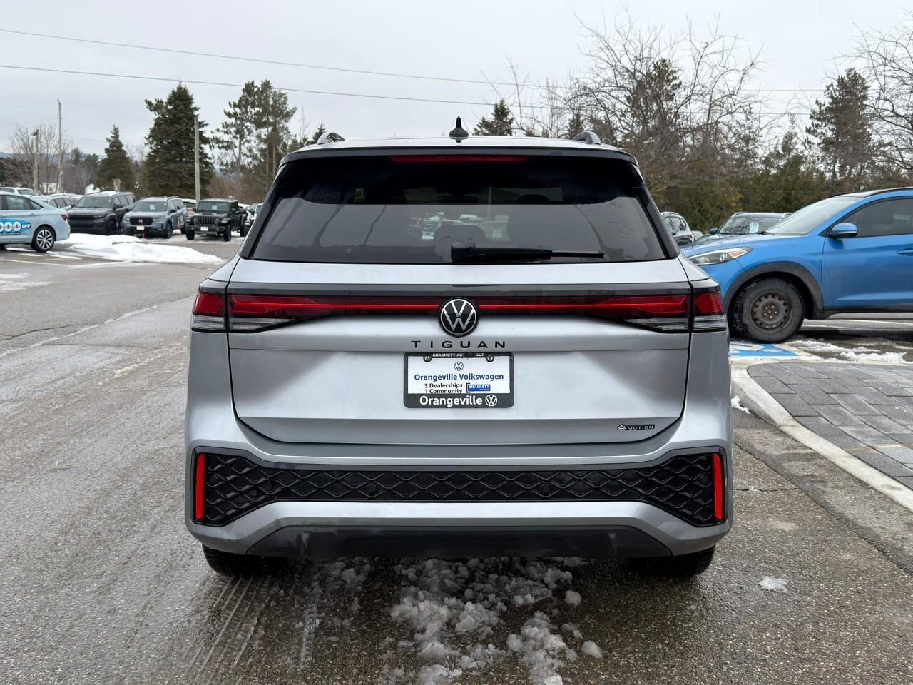 2025 Volkswagen Tiguan Comfortline R-Line Black Edition 4MOTION Photo