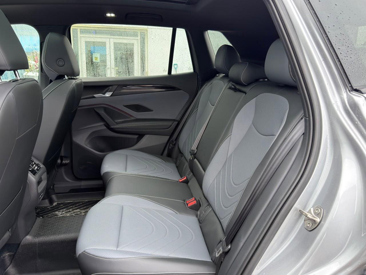 2025 Volkswagen Tiguan Comfortline R-Line Black Edition 4MOTION Photo