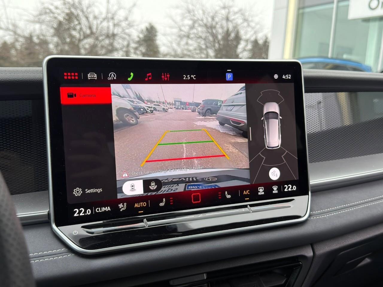 2025 Volkswagen Tiguan Comfortline R-Line Black Edition 4MOTION Photo