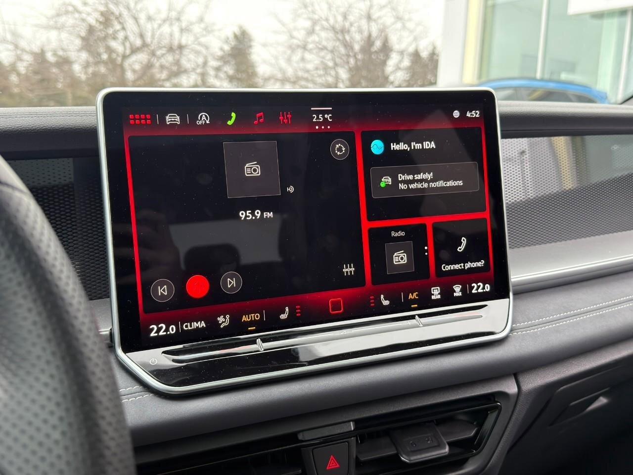 2025 Volkswagen Tiguan Comfortline R-Line Black Edition 4MOTION Photo