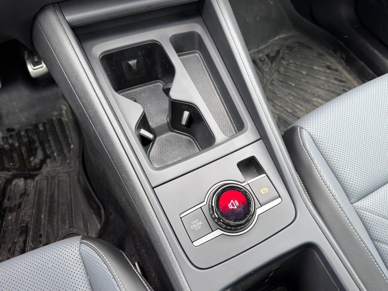 2025 Volkswagen Tiguan Comfortline R-Line Black Edition 4MOTION Photo