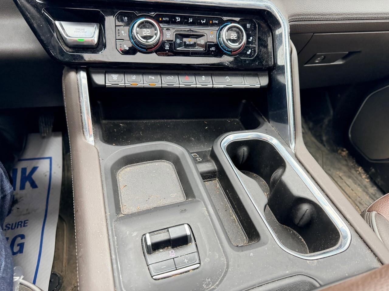 2025 GMC SIERRA 2500HD DenaliDENALI, 6.6L V8 DURAMAX, 4X4, ALLOYS, LEATHE Photo