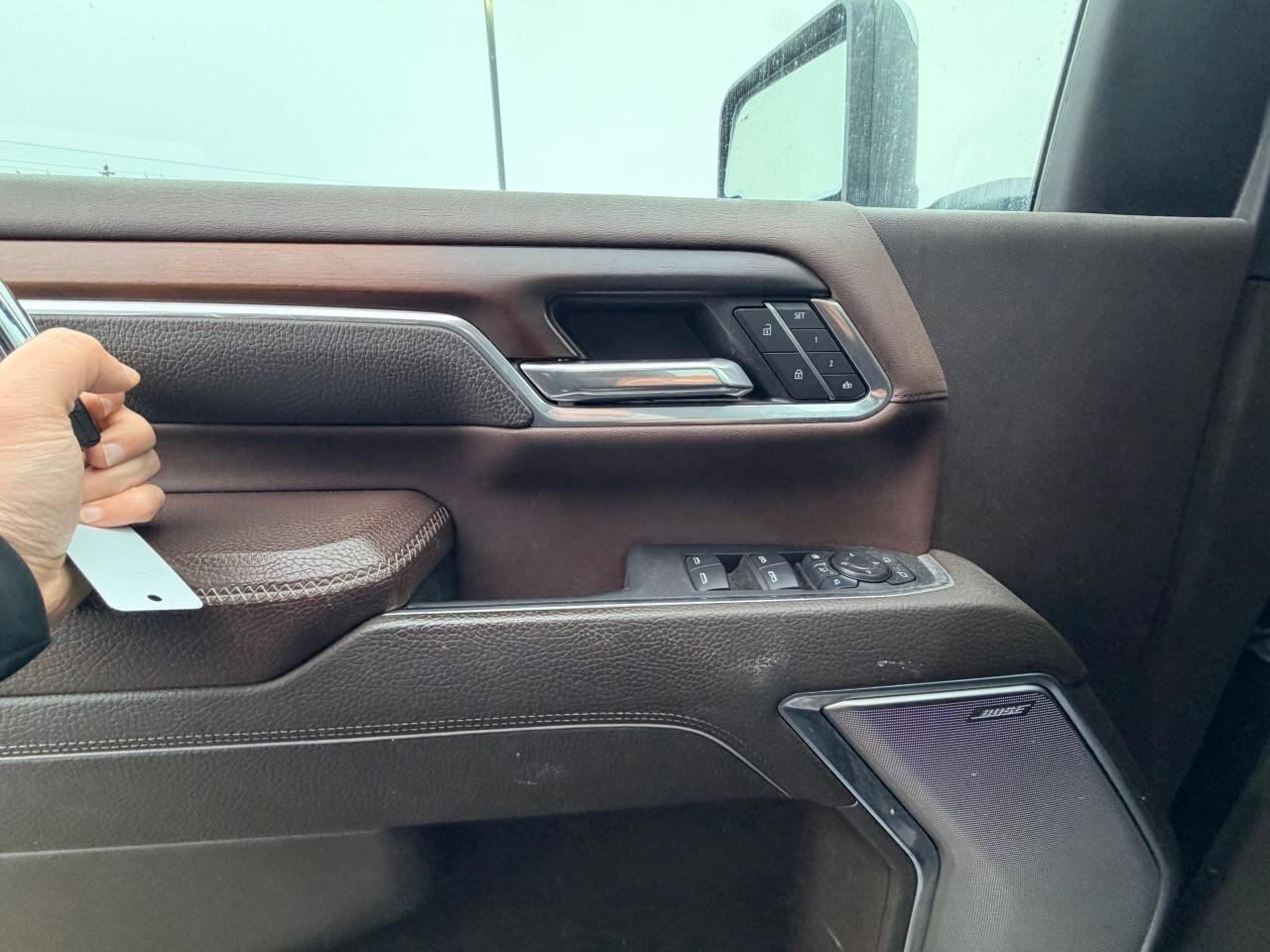 2025 GMC SIERRA 2500HD DenaliDENALI, 6.6L V8 DURAMAX, 4X4, ALLOYS, LEATHE Photo