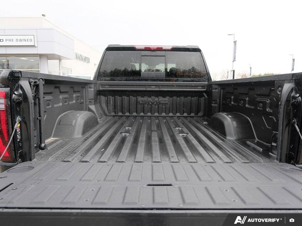 2025 GMC SIERRA 2500HD DenaliDENALI, 6.6L V8 DURAMAX, 4X4, ALLOYS, LEATHE Photo
