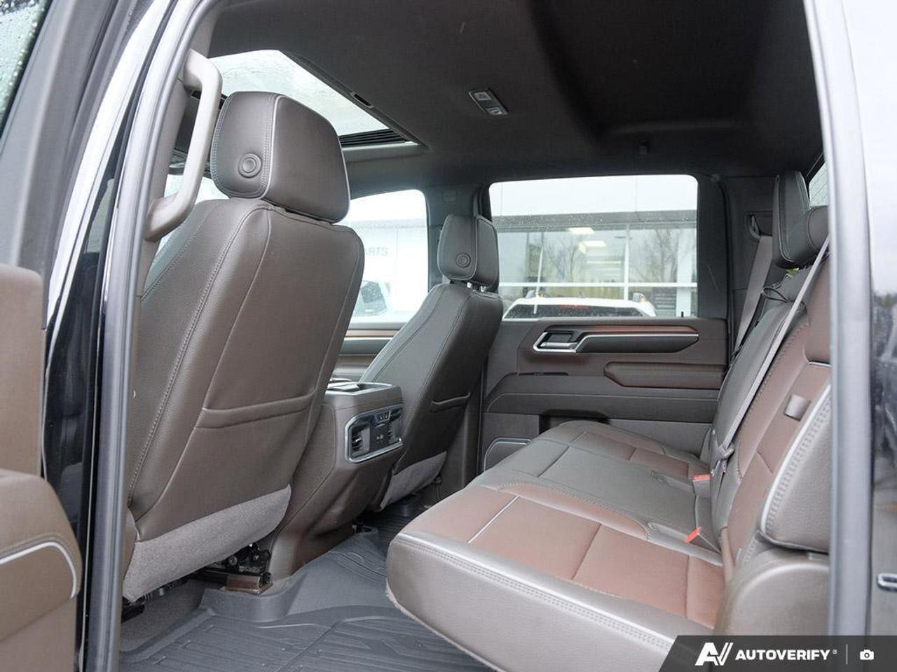 2025 GMC SIERRA 2500HD DenaliDENALI, 6.6L V8 DURAMAX, 4X4, ALLOYS, LEATHE Photo